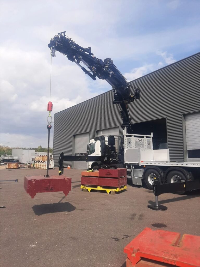 Épreuve de grue hydraulique 34 m de portée avec masses OSC